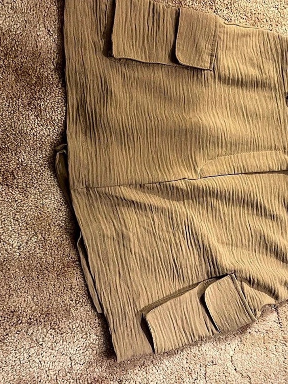 Like new women’s LAUNDry by Shelli Segal Cargo Skort in tan Size Large